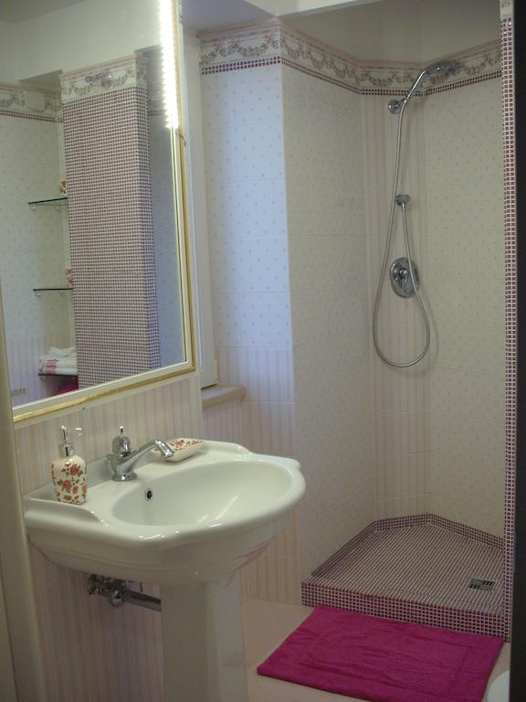 Bed And Breakfast Angolo Fiorito Чивитавеккья Номер фото
