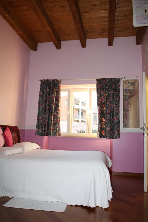 Bed And Breakfast Angolo Fiorito Чивитавеккья Номер фото